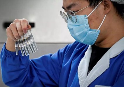 الصين تتعهد بتقديم مزيد من لقاحات كورونا إلى الدول النامية