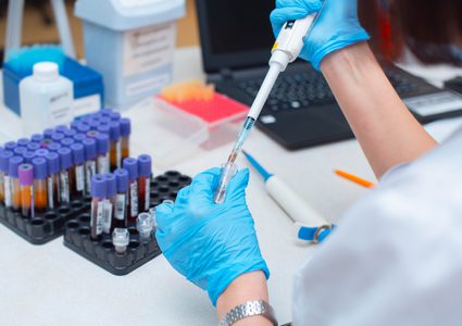 سلالتان مختلفتان من "كورونا" تجتمعان في شخص واحد