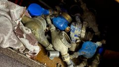 القبض على عصابة سرقة عدادات مياه في الخليل