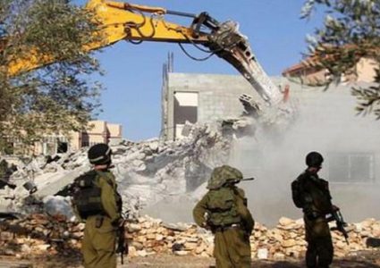 الخليل: الاحتلال يهدم منزلا شمال يطا