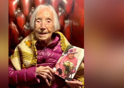 عجوز مسنة تصبح نجمة التيك توك بعيد ميلادها الـ110