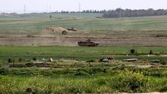 الاحتلال يستهدف المزارعين والصيادين في غزة