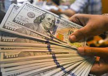 صعود الدولار مقابل اليورو بفضل لقاحات كورونا