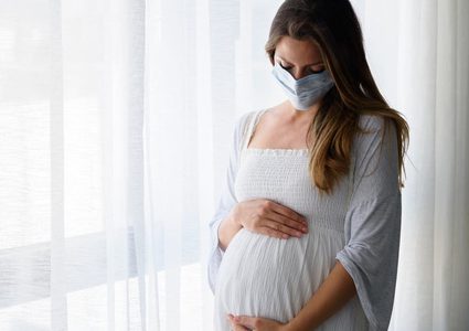 أطباء ينصحون السيدات الحوامل بتلقي لقاح كورونا