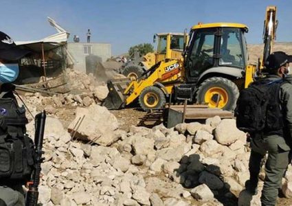 الاحتلال يغلق جميع المنافذ المؤدية إلى خربة حمصة