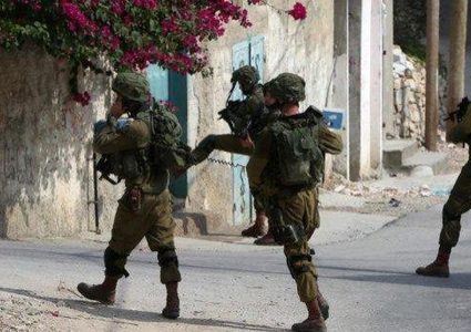 الاحتلال ينصب حاجزا على المدخل الشمالي لمدينة الخليل
