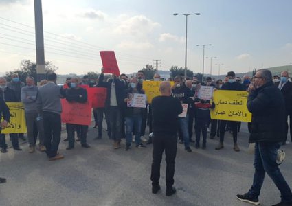 احتجاجات ضد الجريمة وتواطؤ الشرطة وإغلاق شوارع رئيسية