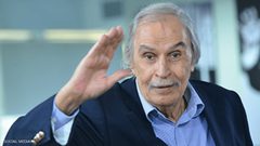 أشرف زكي يكشف تفاصيل مكالمته الأخيرة مع عزت العلايلي