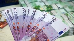 اليورو ينخفض إلى دون 90 روبلا للمرة الأولى في أسبوعين