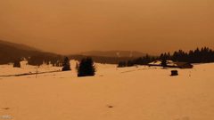 ثلوج الألب تتحول للون البرتقالي بسبب عاصفة رملية !