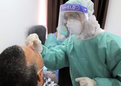 خبراء أمريكيون يشككون بالمسحة الشرجية لفحص كورونا