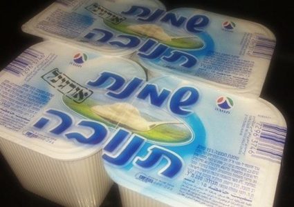 "الاقتصاد " تحظر تسويق منتج ألبان إسرائيلي يشكل خطرا على الصحة