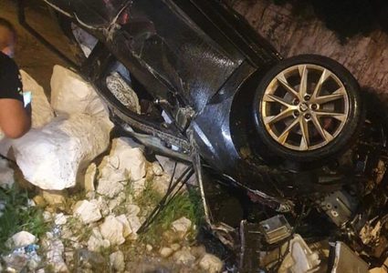 مصرع فتى وإصابة خطيرة بانقلاب مركبة