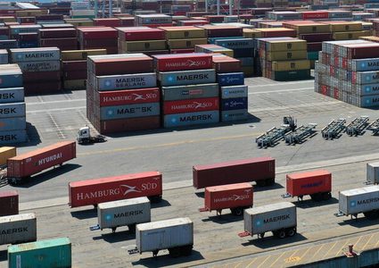 العجز التجاري الأمريكي يسجل مستوى قياسيا