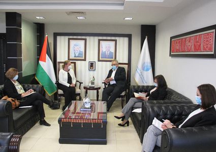 غنيم يطلع ممثلة النرويج على مستجدات قطاع المياه