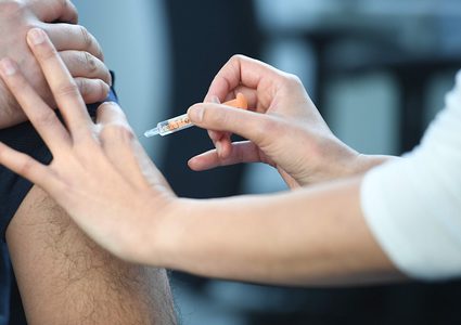 منظمة الصحة العالمية تدرس لقاح أسترازينيكا