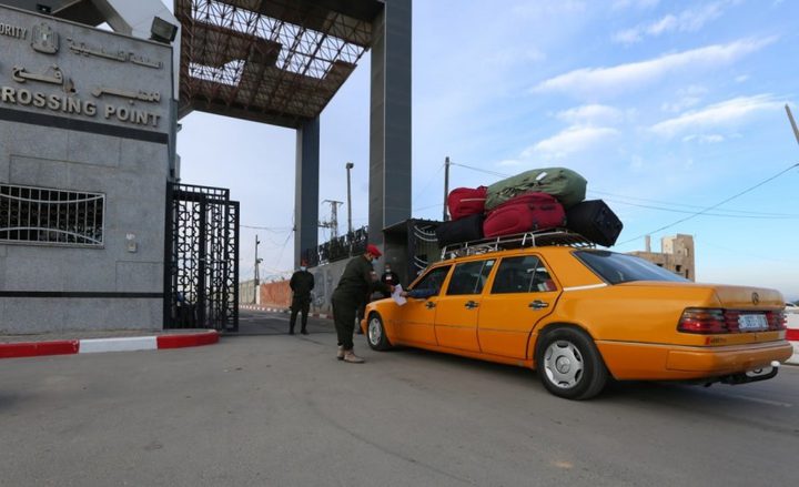 بدء مغادرة حافلات المسافرين عبر معبر رفح