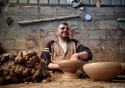 صناعة الأواني الفخارية شرق دير البلح
