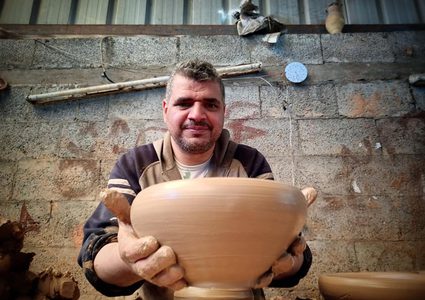 صناعة الأواني الفخارية شرق دير البلح