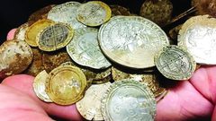 العثور على كنز قديم عمره ألفا عام في مدينة أيزانوي بتركيا