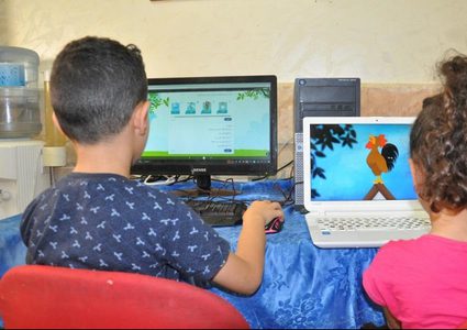 التعليم بـ59 بلدة عربية عبر "زووم" رغم فتح المدارس