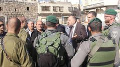 مستوطنون يهددون بقتل رئيس بلدية الخليل