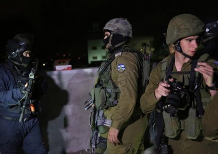 حملة اعتقالات واسعة بالضفة