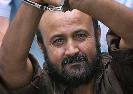 الاحتلال يسمح للوزير حسين الشيخ بزيارة البرغوثي