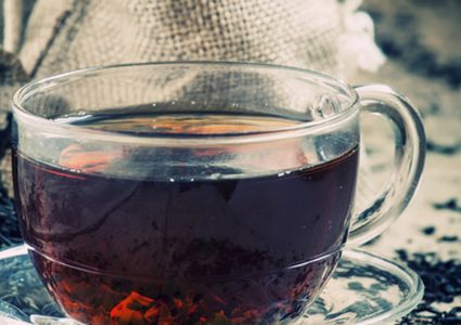 الشاي الأسود.. سلاح ذو حدين!!