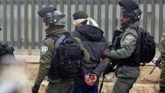 الاحتلال يعتقل شابين على حاجز الجيب العسكري