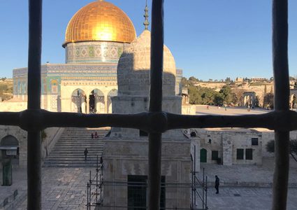 الاحتلال يجبر عائلة مقدسية على هدم غرفة مطلة على الأقصى ذاتيا