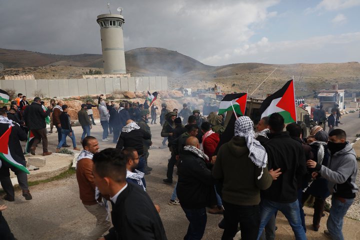 اصابات خلال قمع الاحتلال لمسيرة في راس كركر