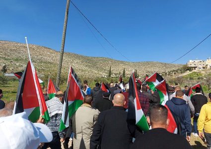 إصابات بالرصاص بالاختناق خلال قمع الاحتلال مسيرة بيت دجن