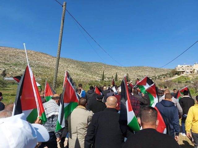 إصابات بالرصاص بالاختناق خلال قمع الاحتلال مسيرة بيت دجن