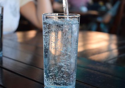 دراسة توضح تأثير شرب كوب من الماء صباحا