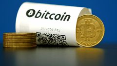 عملة "بيتكوين" تتجاوز الـ45 ألف دولار