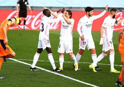 ريال مدريد يفوز على فالنسيا (2-0)