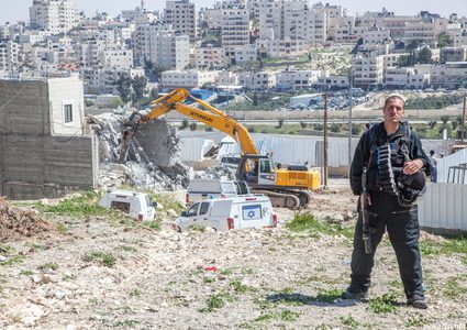 نابلس: الاحتلال يخطر بهدم 15 منزلا في بلدة يتما