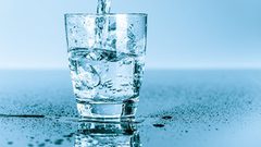 كم دقيقة يحتاج الجسم لامتصاص كوب من الماء ثم التخلص منه؟