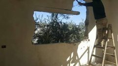 القدس: الاحتلال يجبر عائلتين على هدم منزليهما