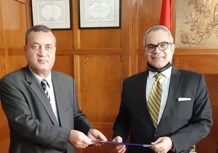 الجالية الفلسطينية تسلم سفير مصر برومانيا رسالة شكر للرئيس السيسي