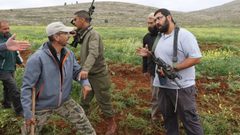 سلفيت: مستوطنون يهاجمون مزارعا في "خلة حسان"