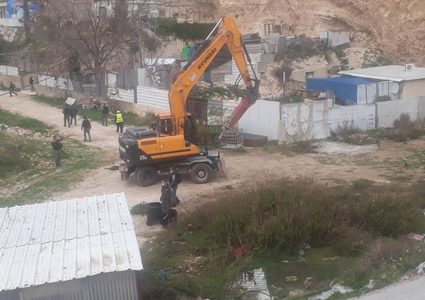 القدس: الاحتلال يهدم مسكنا ومنشآت ويشرد أصحابها