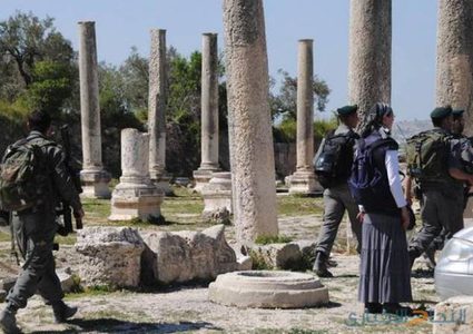 مستوطنون يقتحمون المنطقة الأثرية في سبسطية