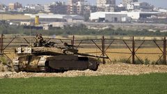 آليات الاحتلال العسكرية تتوغل شرق مدينة غزة