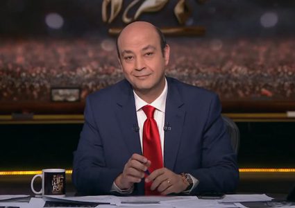 تعرض الإعلامي المصري عمرو أديب لحادث سير ونقله للمستشفى