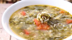 شوربة الجزر والبطاطا مع السلق المغذي