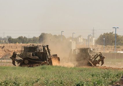 توغل وأعمال تجريف لآليات الاحتلال شرق خان يونس