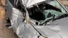 تحطم مركبة جراء سقوط خزان مياه فوقها بفعل الرياح في نابلس