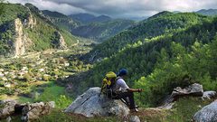 زوج تركي يلقي بزوجته الحامل من أعلى جبل للاستفادة من التأمين!